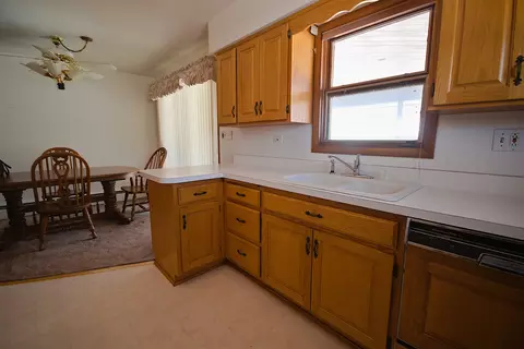 18202 Locust St, Lansing, IL 60438 photo 3