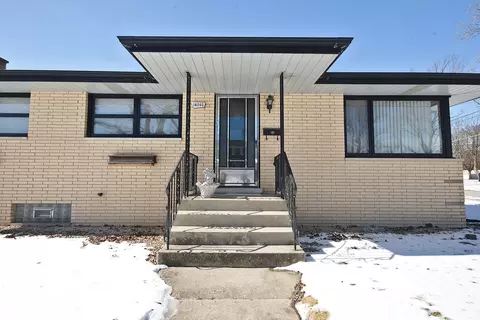 18202 Locust St, Lansing, IL 60438