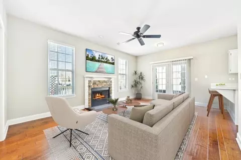 Living - 2010 Pointe Blvd, Aurora, IL 60504 photo 2 of 3