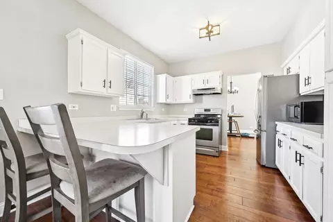 Kitchen - 2010 Pointe Blvd, Aurora, IL 60504 photo 3 of 4