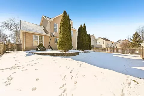 Exterior - 2010 Pointe Blvd, Aurora, IL 60504 photo 5 of 5