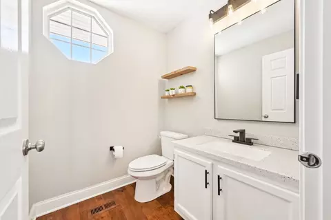 Bath - 2010 Pointe Blvd, Aurora, IL 60504 photo 1 of 3