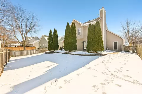 Exterior - 2010 Pointe Blvd, Aurora, IL 60504 photo 4 of 5