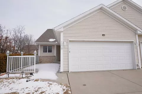 1218 Onyx Ln, Normal, IL 61761 photo 3