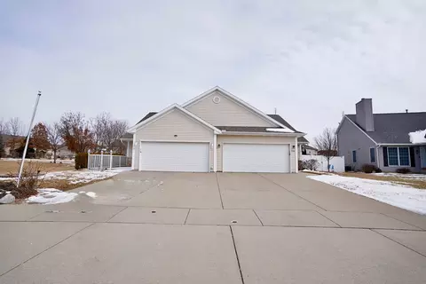1218 Onyx Ln, Normal, IL 61761 photo 2