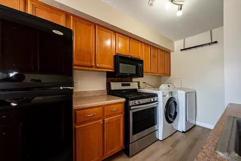 Kitchen - 1545 Cornell Pl, Hoffman Estates, IL 60169 photo 1 of 2