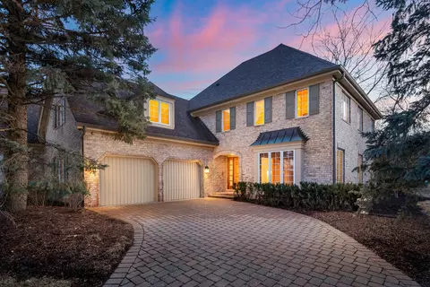 28 Tartan Lakes Dr, Westmont, IL 60559