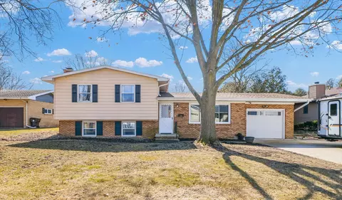 586 Hazelcrest Pl, Rantoul, IL 61866