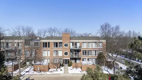 4010 Arbor Ln #101, Northfield, IL 60093