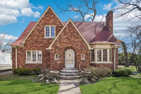1119 Hill Ave, Elgin, IL 60120