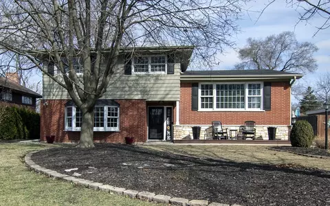 6912 W Edgewood Rd, Palos Heights, IL 60463