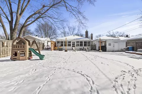 Exterior - 2701 Flicker Ln, Rolling Meadows, IL 60008 photo 3 of 5