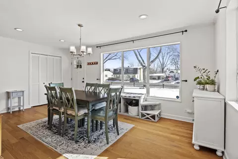 Dining - 2701 Flicker Ln, Rolling Meadows, IL 60008 photo 3 of 3