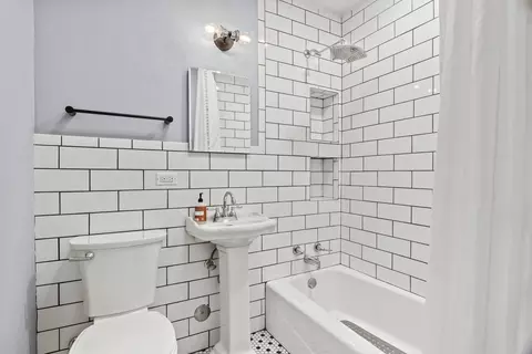 Bath - 2701 Flicker Ln, Rolling Meadows, IL 60008 photo 2 of 2