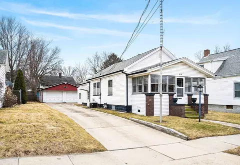 610 W Jackson St, Bloomington, IL 61701