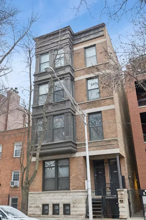 320 W Evergreen St #2S, Chicago, IL 60610