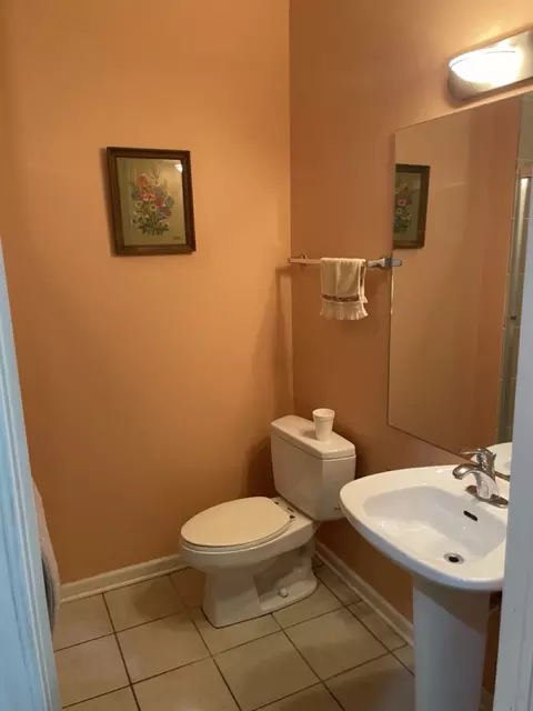 Bath - 1422 S Halsted St #1A, Chicago, IL 60607 photo 4 of 4