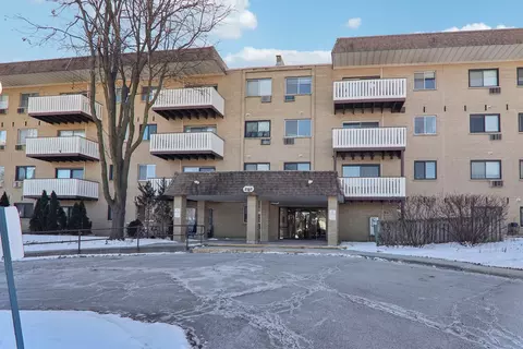 290 N Westgate Rd #407, Mount Prospect, IL 60056