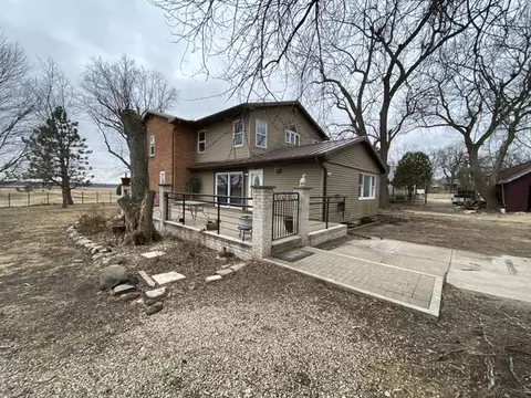 Exterior - 22204 River Rd, Marengo, IL 60152 photo 4 of 8