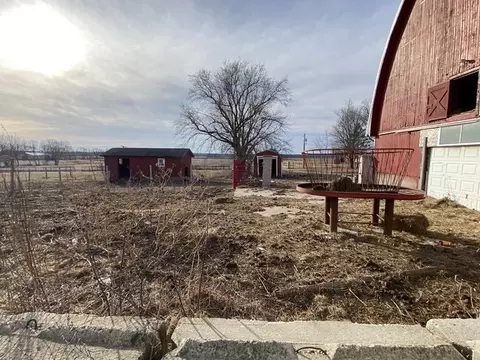 Exterior - 22204 River Rd, Marengo, IL 60152 photo 7 of 8