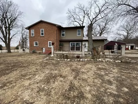 Exterior - 22204 River Rd, Marengo, IL 60152 photo 5 of 8