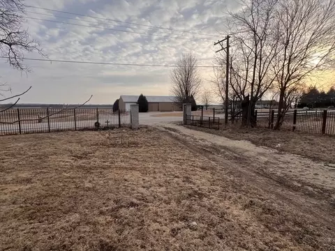 Exterior - 22204 River Rd, Marengo, IL 60152 photo 6 of 8