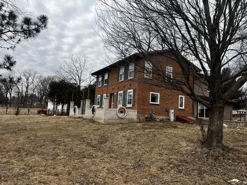 Exterior - 22204 River Rd, Marengo, IL 60152 photo 2 of 8