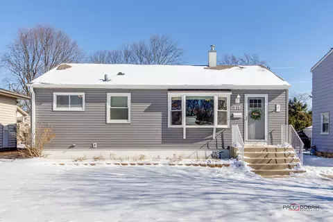 215 N Marion Ave, Bartlett, IL 60103