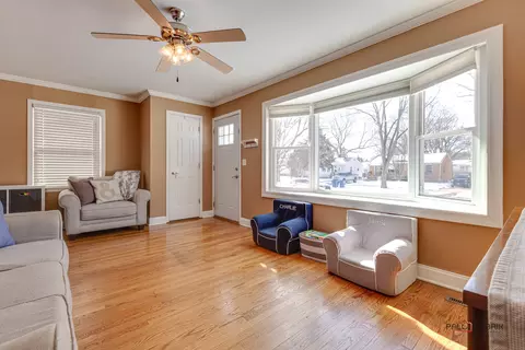 215 N Marion Ave, Bartlett, IL 60103 photo 6