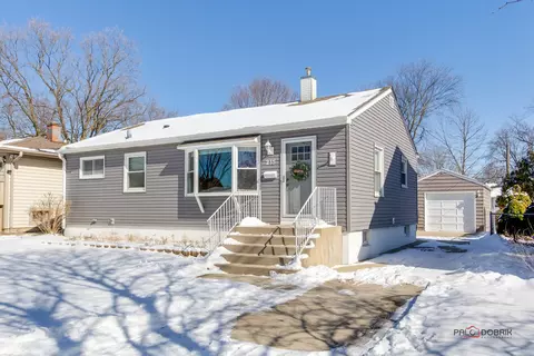 215 N Marion Ave, Bartlett, IL 60103 photo 2