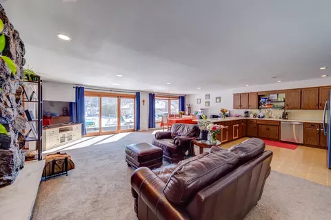 Living - 1640 Lowe Dr, Algonquin, IL 60102 photo 2 of 3