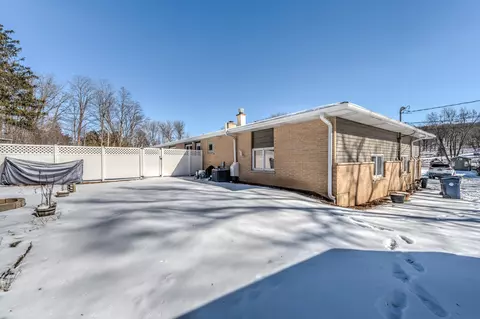 Exterior - 1640 Lowe Dr, Algonquin, IL 60102 photo 3 of 3