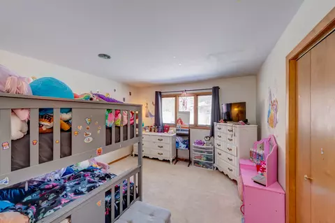 Bedroom - 1640 Lowe Dr, Algonquin, IL 60102 photo 3 of 4