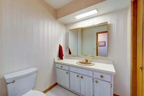 Bath - 1640 Lowe Dr, Algonquin, IL 60102 photo 1 of 3