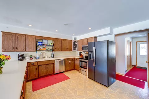 Kitchen - 1640 Lowe Dr, Algonquin, IL 60102 photo 1 of 1