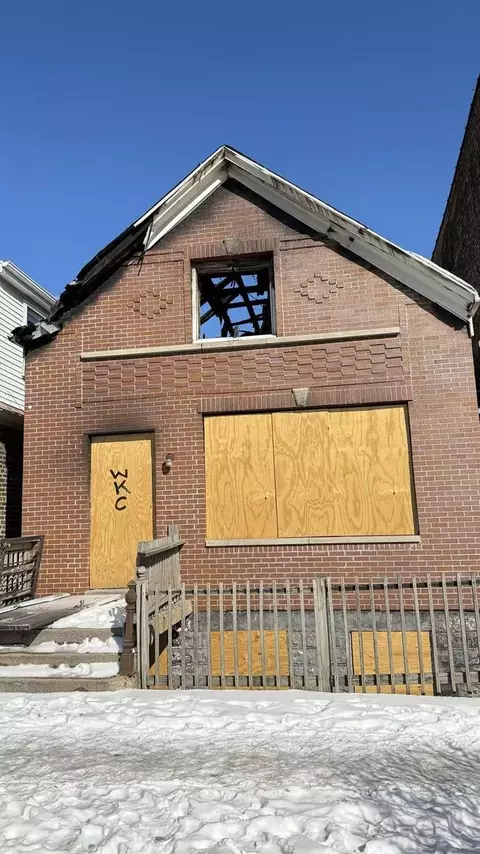 3037 S Lock St, Chicago, IL 60608
