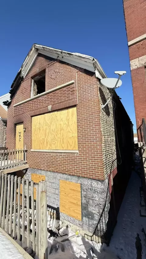 3037 S Lock St, Chicago, IL 60608 photo 3