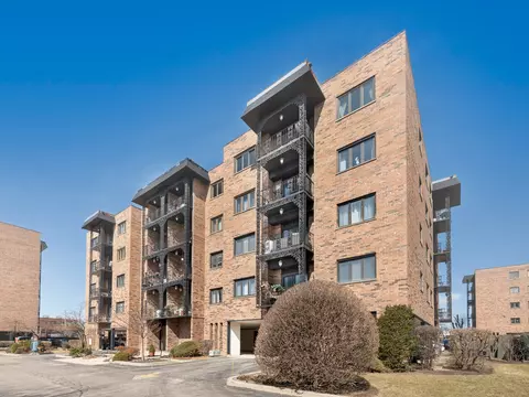 9374 Landings Ln #305, Des Plaines, IL 60016