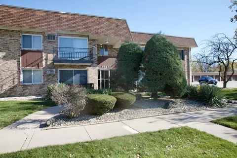 18217 Hart Dr #2A, Homewood, IL 60430