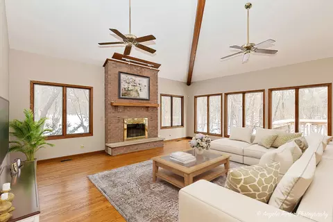 5008 Hickory Ln, Mchenry, IL 60051 photo 8