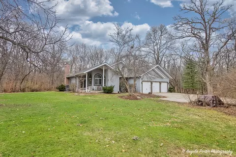 5008 Hickory Ln, Mchenry, IL 60051 photo 2