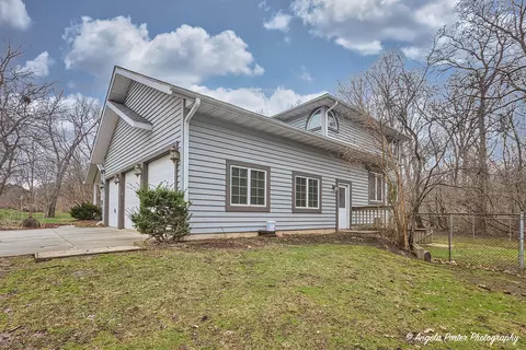5008 Hickory Ln, Mchenry, IL 60051 photo 3