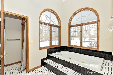 5008 Hickory Ln, Mchenry, IL 60051 photo 21