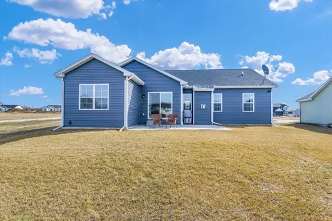 Exterior - 10 Kickapoo Dr, Monticello, IL 61856 photo 7 of 8
