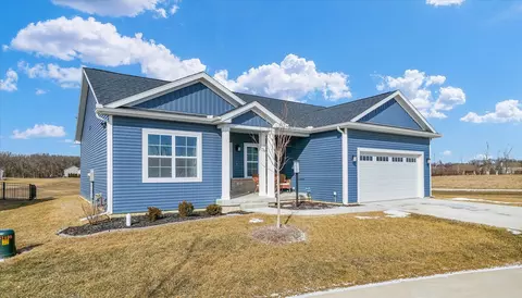 Exterior - 10 Kickapoo Dr, Monticello, IL 61856 photo 4 of 8