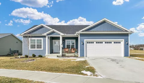 Exterior - 10 Kickapoo Dr, Monticello, IL 61856 photo 2 of 8