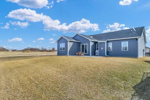 Exterior - 10 Kickapoo Dr, Monticello, IL 61856 photo 8 of 8