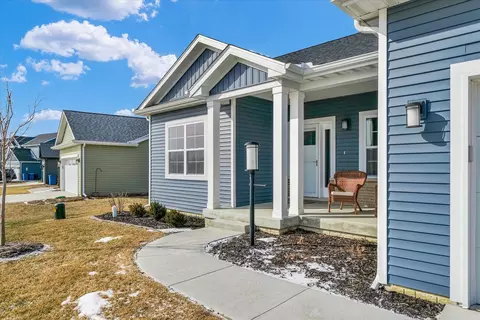 Exterior - 10 Kickapoo Dr, Monticello, IL 61856 photo 5 of 8