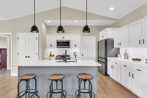 Kitchen - 10 Kickapoo Dr, Monticello, IL 61856 photo 2 of 5