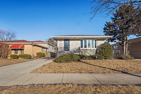 533 Escanaba Ave, Calumet City, IL 60409